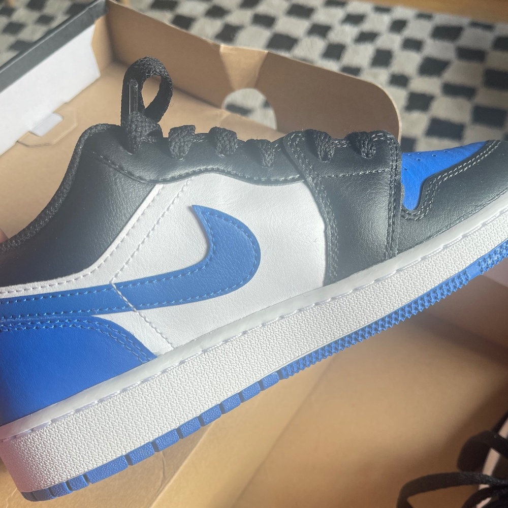 NEW WITH BOX KIDS NIKE AIR JORDAN 1 LOW
